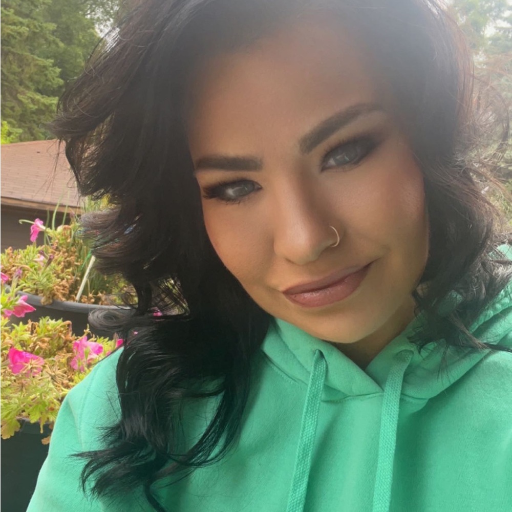 Meet your Posher, Nikki